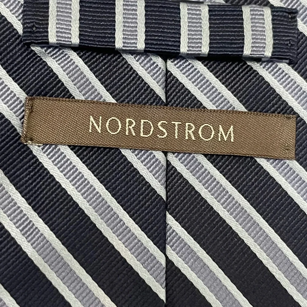Nordstrom Mens Silk Repp Striped Classic Necktie Navy Gray Silver USA Officewear